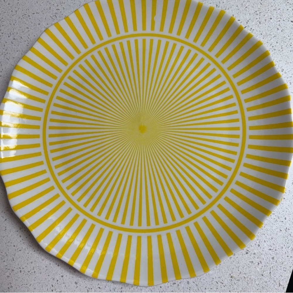Set of 7 Vibrant Yellow Dinner Plates Modern Sunburst Pattern Tableware